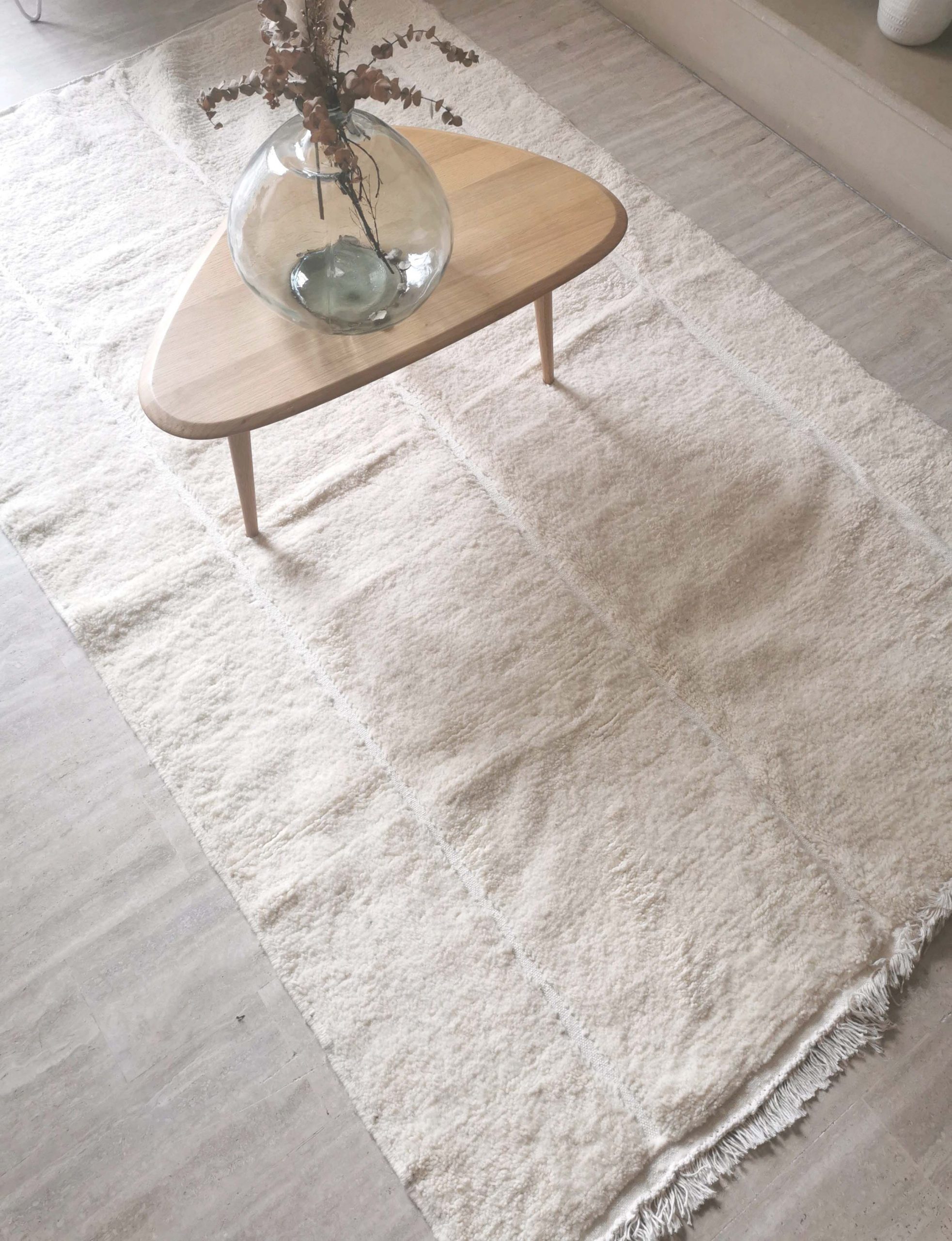 Tapis Béni Ouarain blanc à motifs lignes n°42 – Image 8