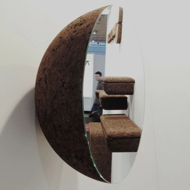 Miroir design Moon 42 cm en liège noir naturel – Image 3