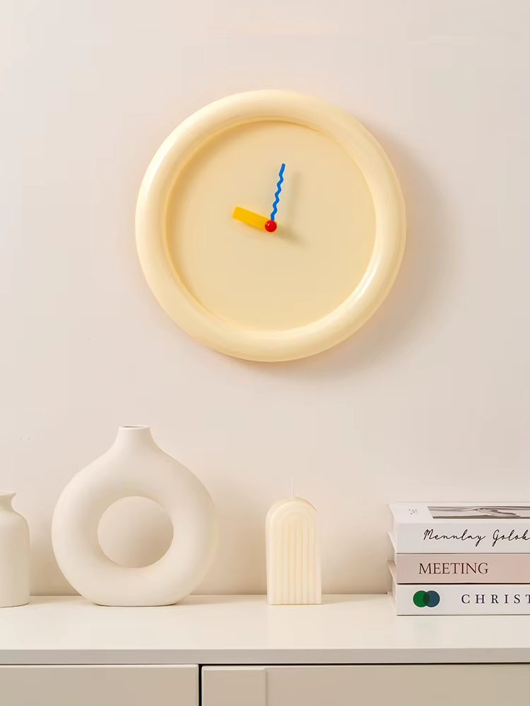 Horloge murale design Bauhaus au design minimaliste – Image 3