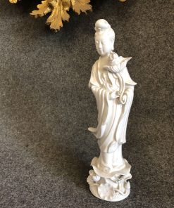 Alternative view of Guanyin en porcelaine. Chine, fin du XIXe siècle